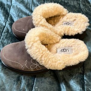 Ugg slip on clogs